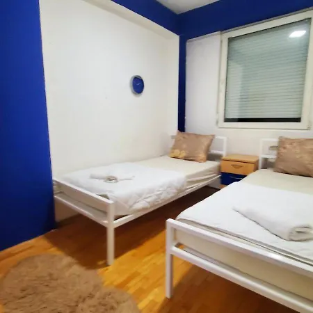 Apartment Aleksandra 3 *