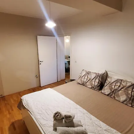 Apartment Aleksandra 3 *