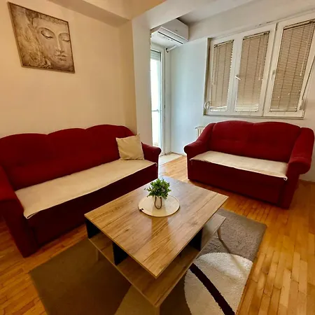 Aleksandra 3 Apartment