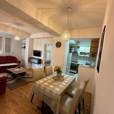 Apartment Aleksandra 3 *