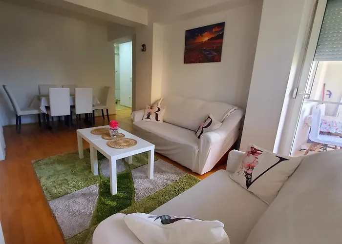 Aleksandra 3 Apartment