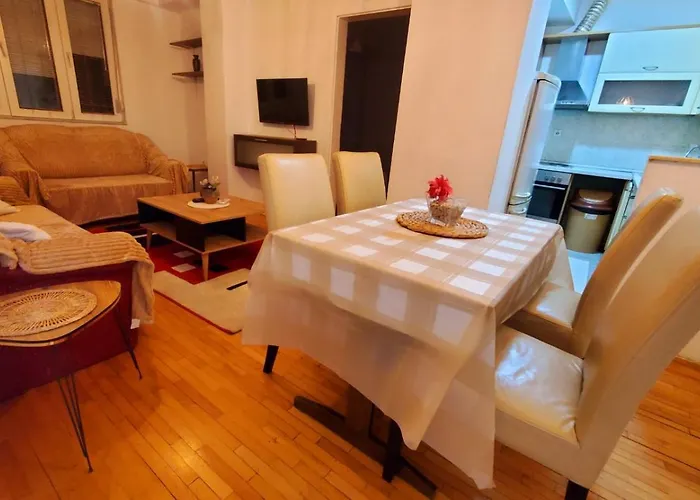 Aleksandra 3 Apartment *