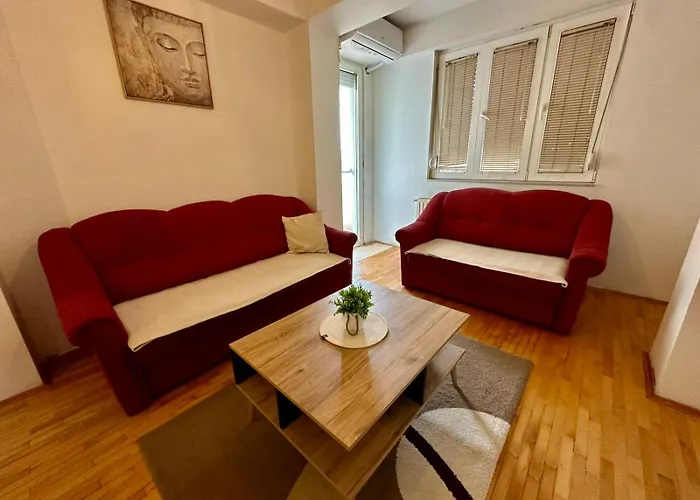 Aleksandra 3 Apartment